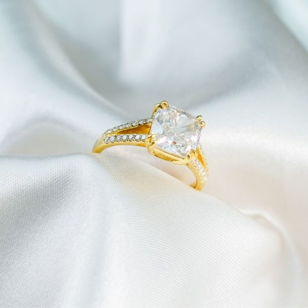 Cushion-Cut Split-Shank Pavé Diamond Ring (2)