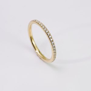 Pavé Diamond Full-Circle Band
