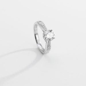 Round Brilliant Pinched Pavé-Shoulder Diamond Solitaire Ring