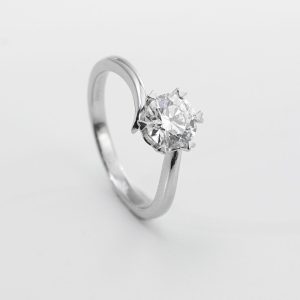 Round Brilliant Twist-Shoulder Diamond Solitaire Ring