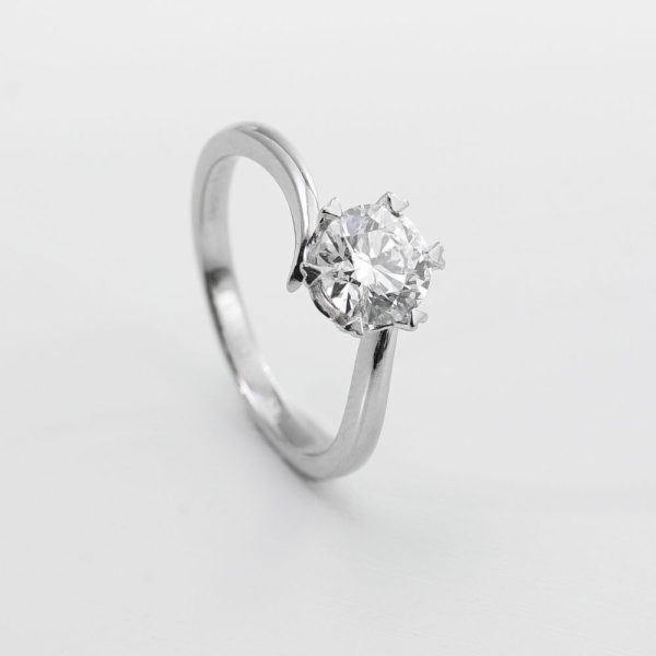 Round Brilliant Twist-Shoulder Diamond Solitaire Ring