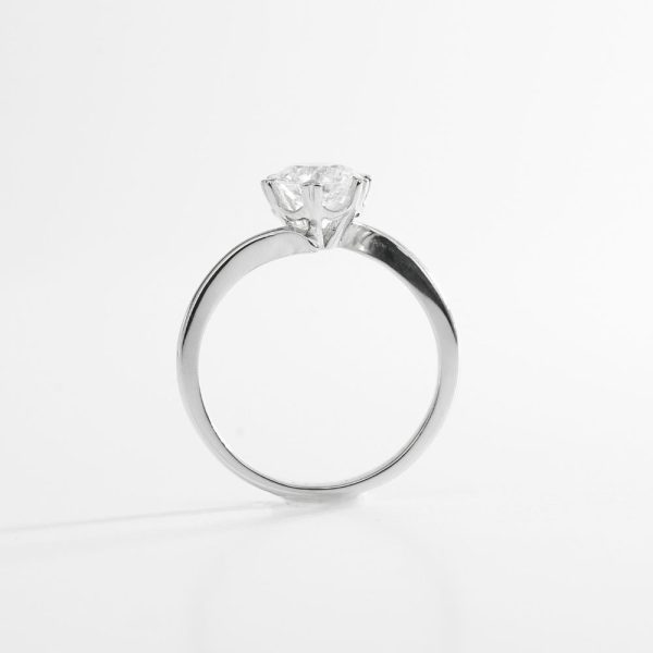 Round Brilliant Twist-Shoulder Diamond Solitaire Ring (2) Round Brilliant Twist-Shoulder Diamond Solitaire Ring (2)