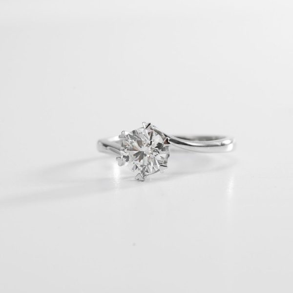 Round Brilliant Twist-Shoulder Diamond Solitaire Ring (4)